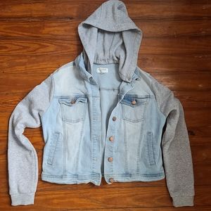 Hooded light wash denim jean jacket size medium